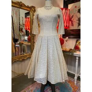 vintage 1950s cream lace fit and flare dress full skirt 50s wedding s/m bridal